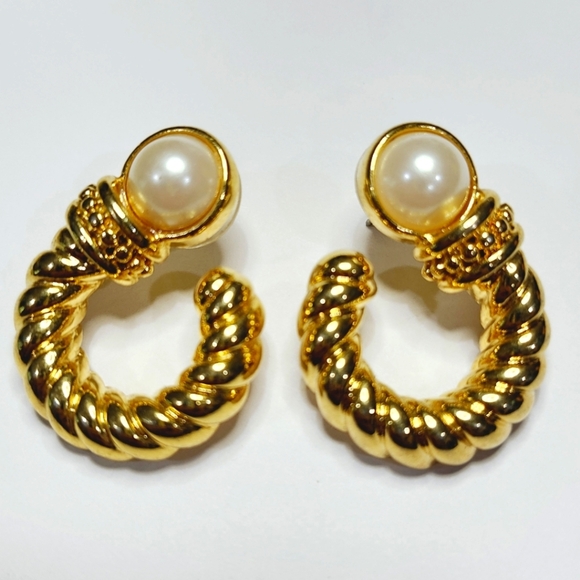 Park Lane Jewelry - Bold Vintage Park Lane Gold Toned Faux Pearl Earrings Fashion Jewelry